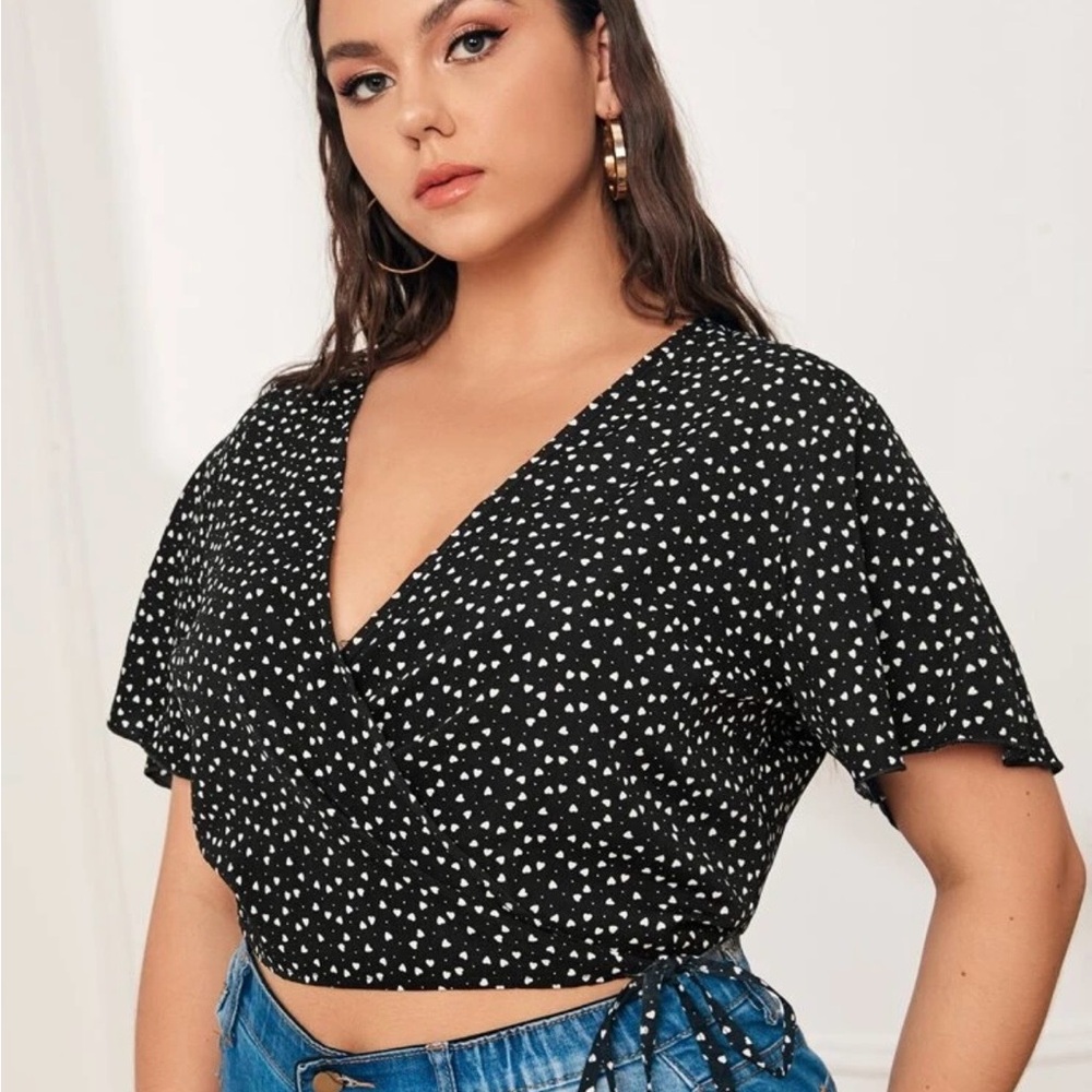 🔥Cute Black and White Heart Print Crop Top🔥
